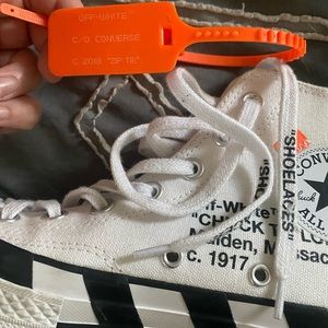 Mens 5 womens size 7 off white converse good condition will clean the bottoms 💗